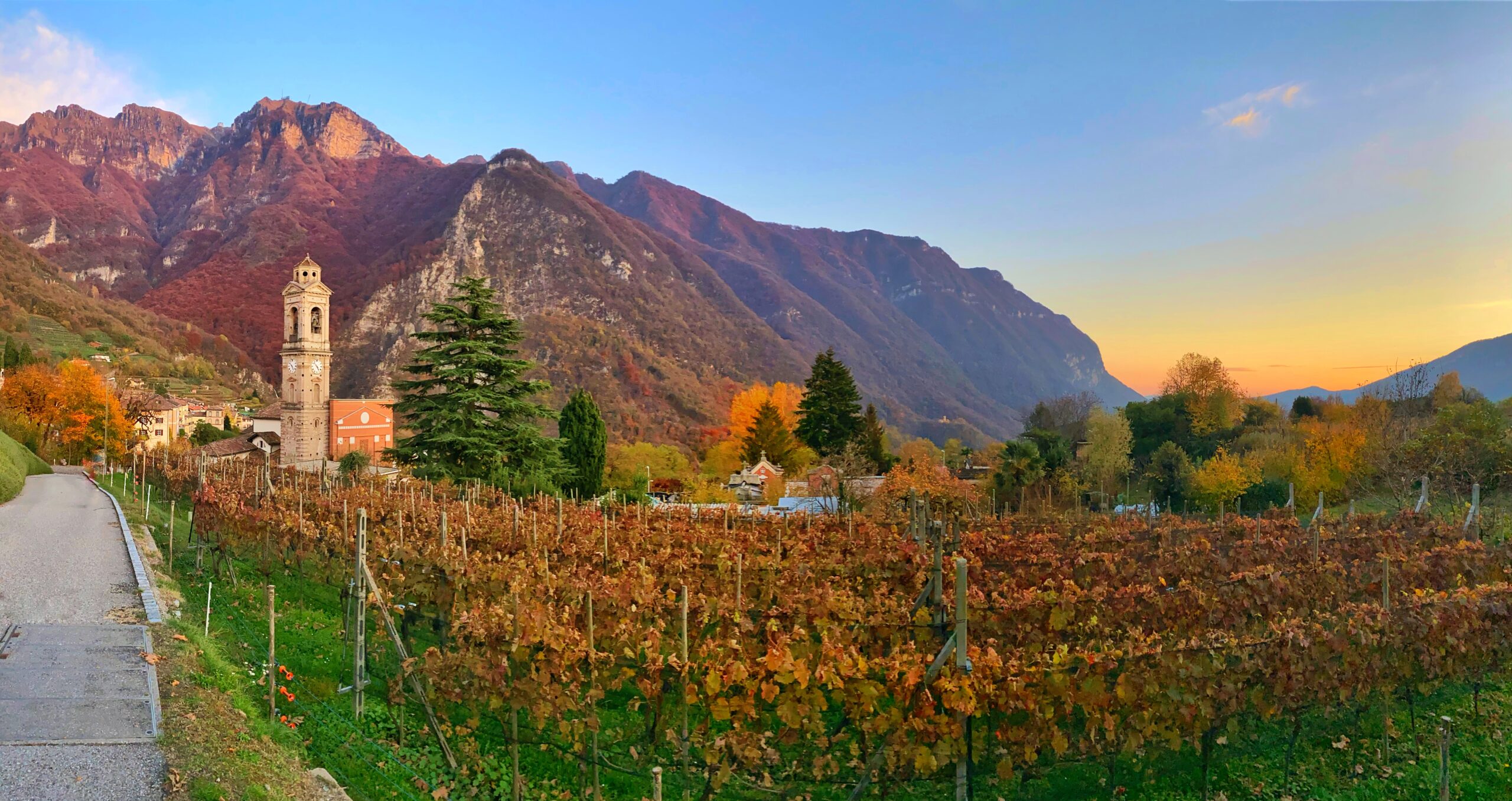 Rovio is a charismatic village located in Valmara and on the slopes of Monte Generoso with a beautiful balcony overlooking the Mendrisiotto and Basso Ceresio