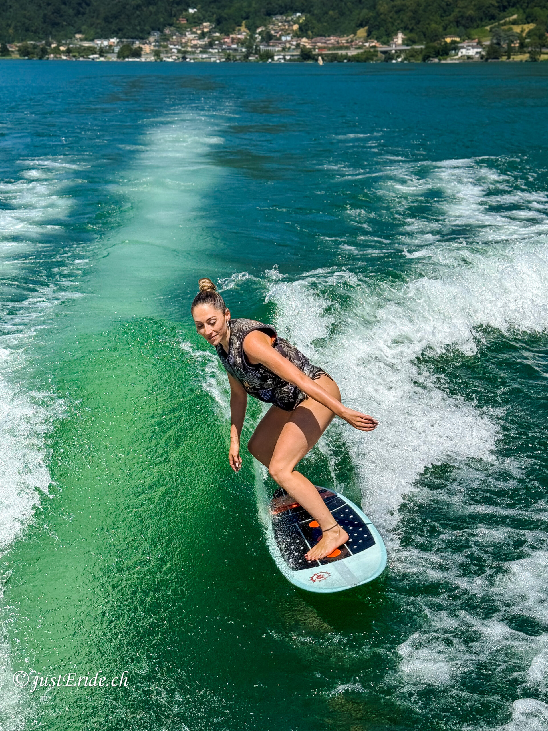 Wake surfing Lago di Lugano (Basso Ceresio) during your summer activities